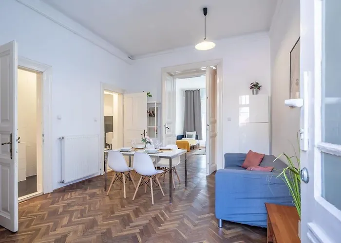 Spacious Apartament *